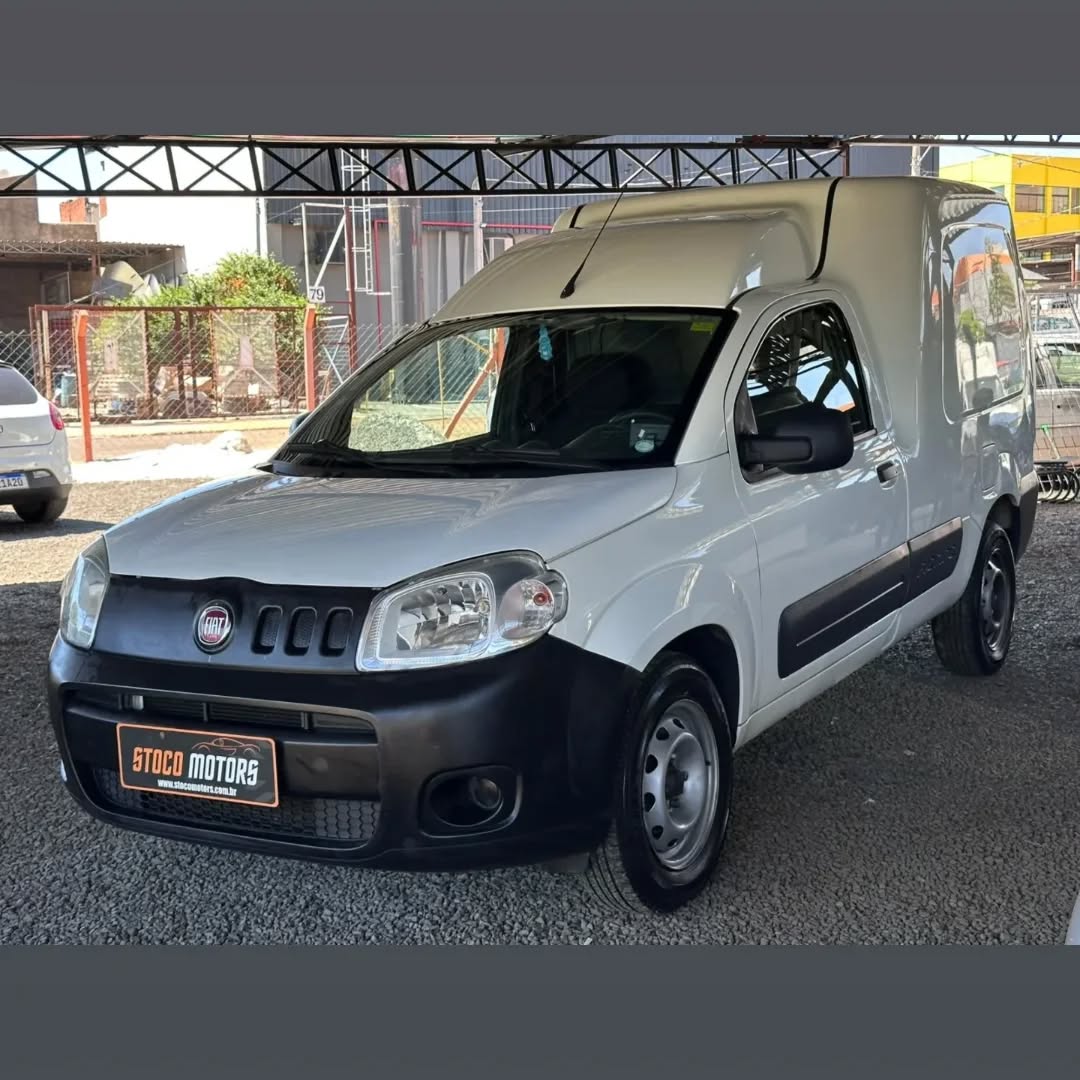 Fiat Fiorino branca 2016 à venda na Stoco Motors