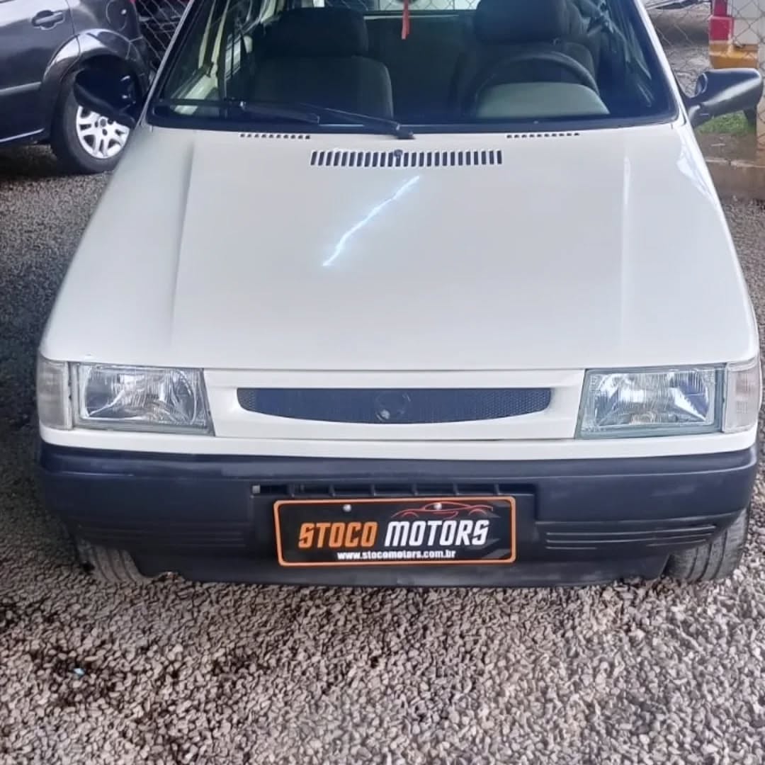 Fiat Uno branco 2003 à venda na Stoco Motors